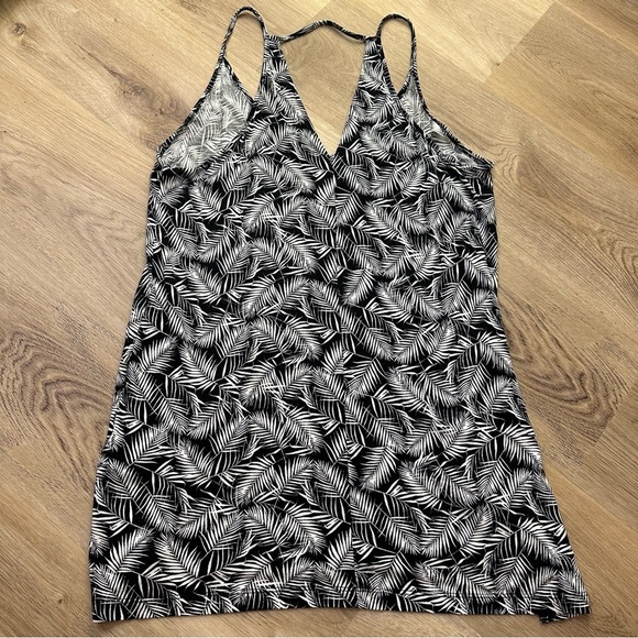 Old Navy Feather Pattern Long Tank size M - Picture 2 of 5